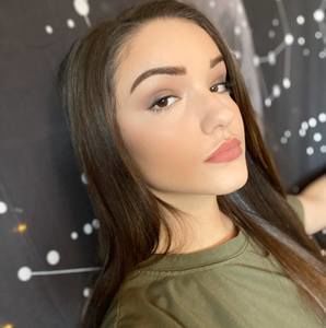 Meet your Posher, Carli